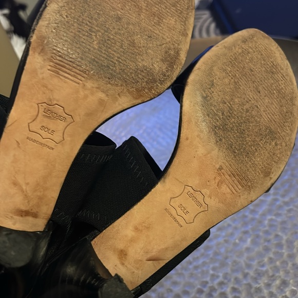 Stuart Weitzman sandals with small heel - Picture 4 of 4